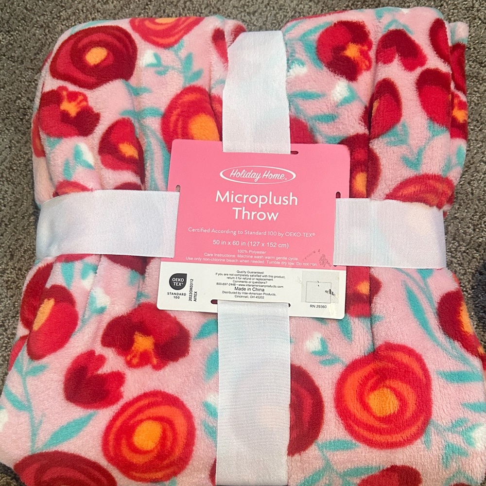 Holiday Home Pink Floral Microplush Throw